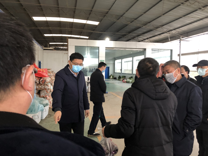 疫情期間省、市各級領導關心民生鼓勵生產(chǎn),各職業(yè)農(nóng)民、自愿者都在為抗擊疫情默默付出,向大家致敬!